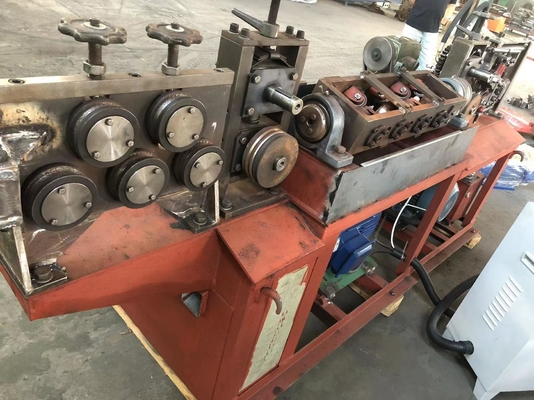 Máquina de endireitação e circulação de barras de aço de bobina de 5-12 mm de alta velocidade para tensão 380V